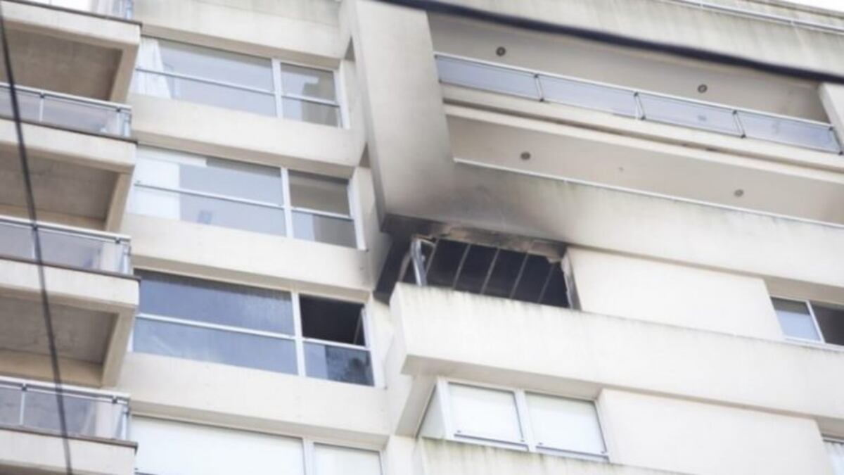 Murió una mujer en un incendio en un edificio en Santa Fe y Rawson