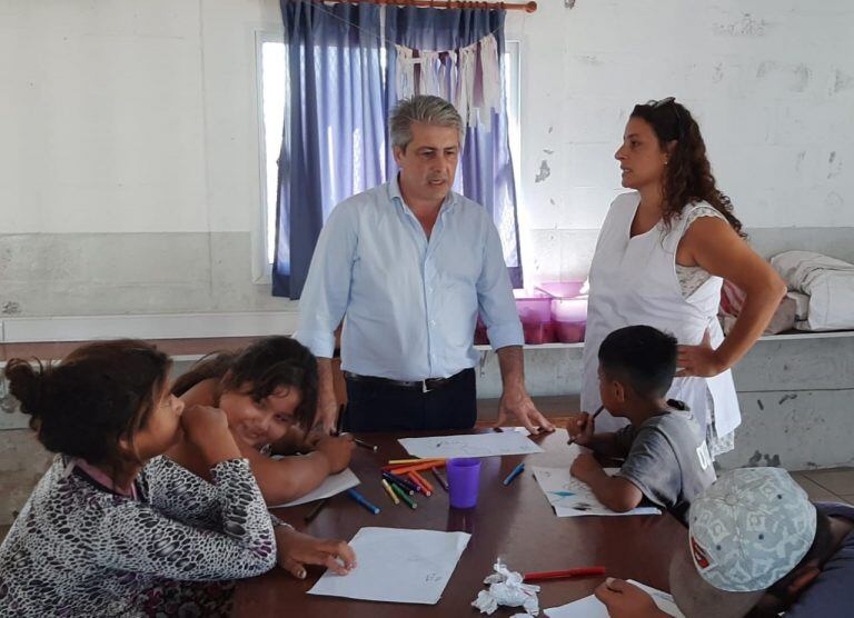 Javier Martinez en recorrida por escuelas