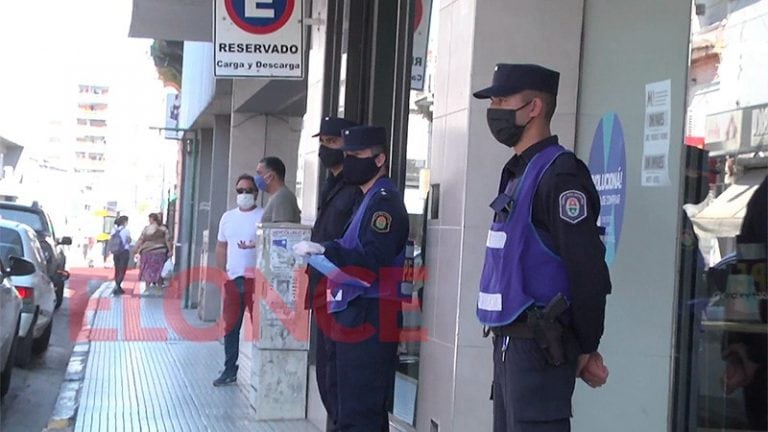 La mujer de 72 años falleció en el interior de la sucursal bancaria de calle Pellegrini 29