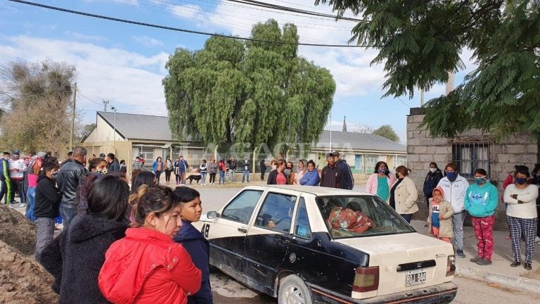 Velorio del niño asesinado en el barrio 26 de Marzo. Foto de Facundo Guaimás (La Gaceta)