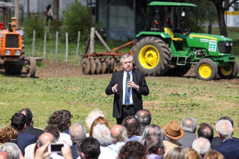 Alberto Fernández, durante un acto a donde asistió Gustavo Béliz y en donde presentó un plan contra el hambre. Crédito: EFE/ Frente de Todos.