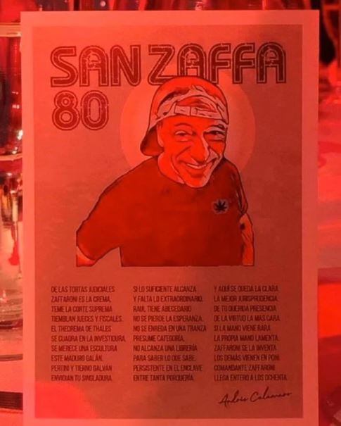 La tarjeta de cumpleaños de Zaffaroni, con las décimas escritas por Andrés Calamaro. (Foto: web)