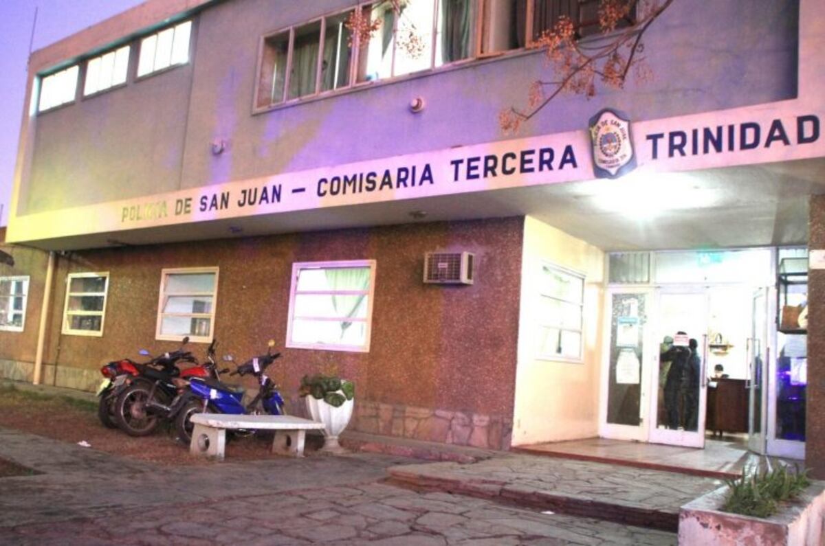 Molió a golpes a su ex pareja enfrente de una comisaría