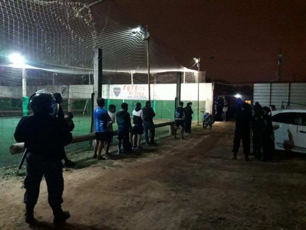 Demoraron 44 personas por jugar al fútbol