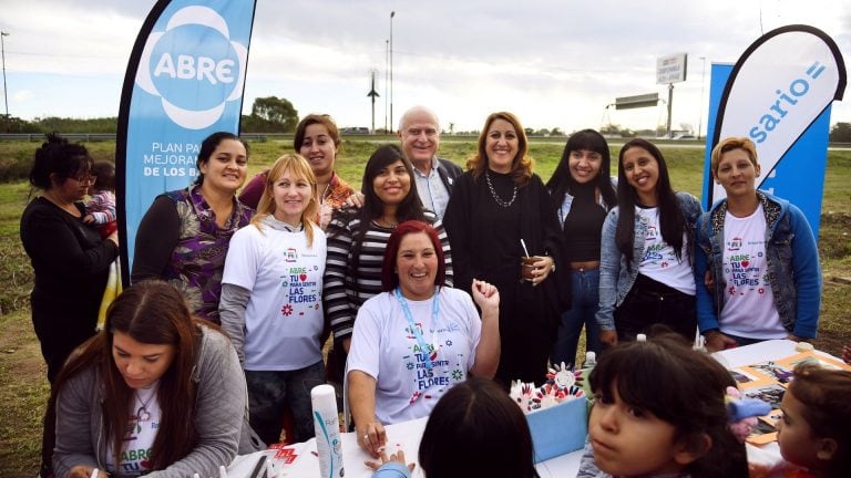 Fein y Lifschitz celebraron junto a multitud de vecinos la habilitación del Parque de la Colectora.