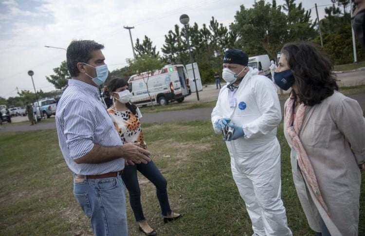 Director de Emergencias de Chaco, Nicolás Ivancovich junto a Capitanich.