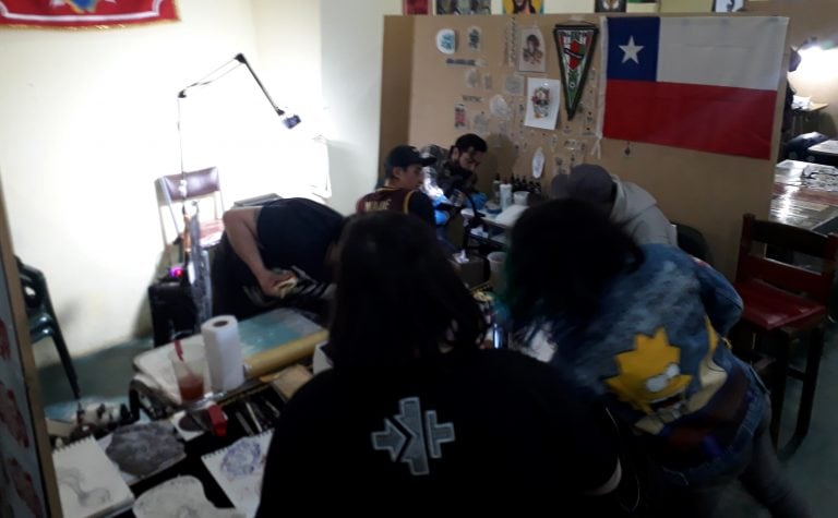 Tatuadores de Chile en acción - VII Convención de tatuajes