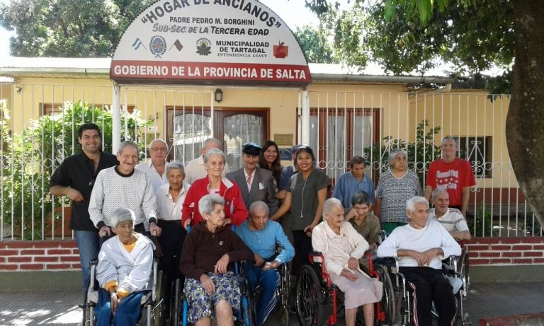 Los 19 abuelos del hogar de Tartagal le ganaron al coronavirus (Facebook Hogar de Ancianos Padre Pedro M. Borghini)