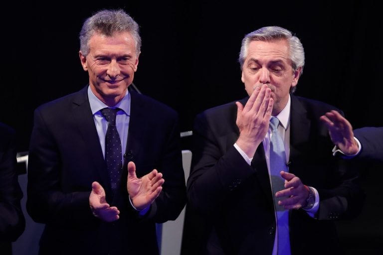 El presidente Mauricio Macri, candidato a la reelección, y Alberto Fernández, candidato presidencial por el Frente de Todos, durante el debate del 20 de octubre en Buenos Aires. Crédito: EFE/Juan Ignacio Roncoroni.