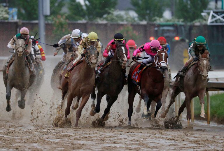 Carrera de caballos en Palermo.