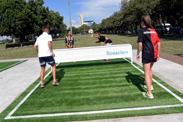 Jugadores leprosos y canallas inauguraron canchas de fútbol - tenis