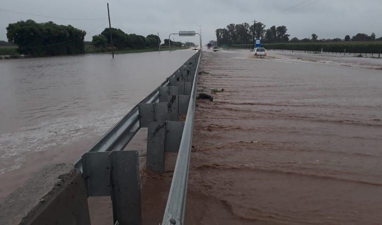 Ruta cortada en Estación Juarez Celman (Gentileza Cadena 3)