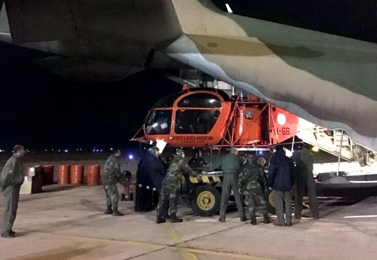 Dos helicópteros SA-315 B Lama, ubicados en la IV Brigada Aérea, en Mendoza trabajaron para poder meterlos dentro de un Hércules y trasladarlos hasta la ciudad de Catamarca.