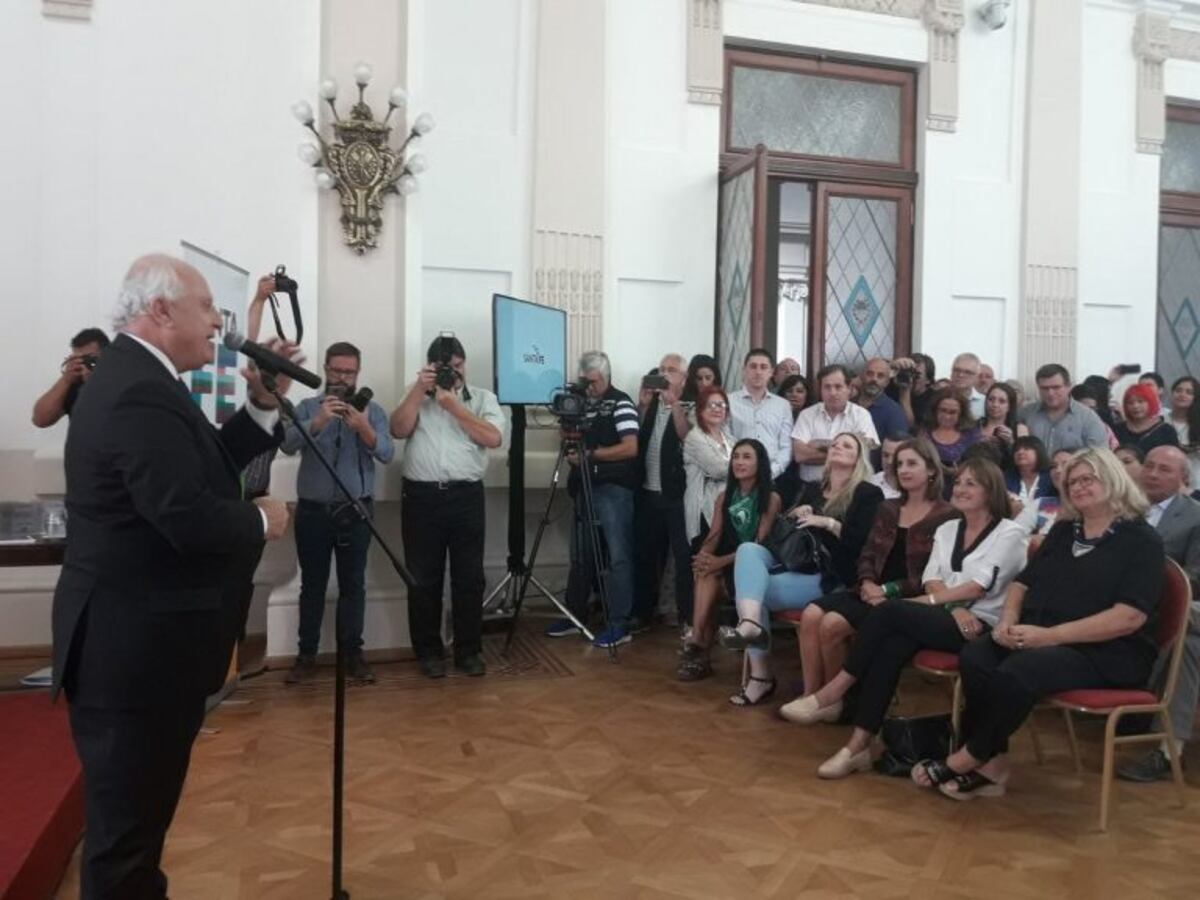 Lifschitz quiere que la paridad de género se refleje en la reforma de la Constitución