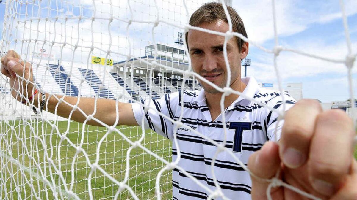 Volvieron los festejos de Gonzalo Klusener al fútbol argentino, y con doblete