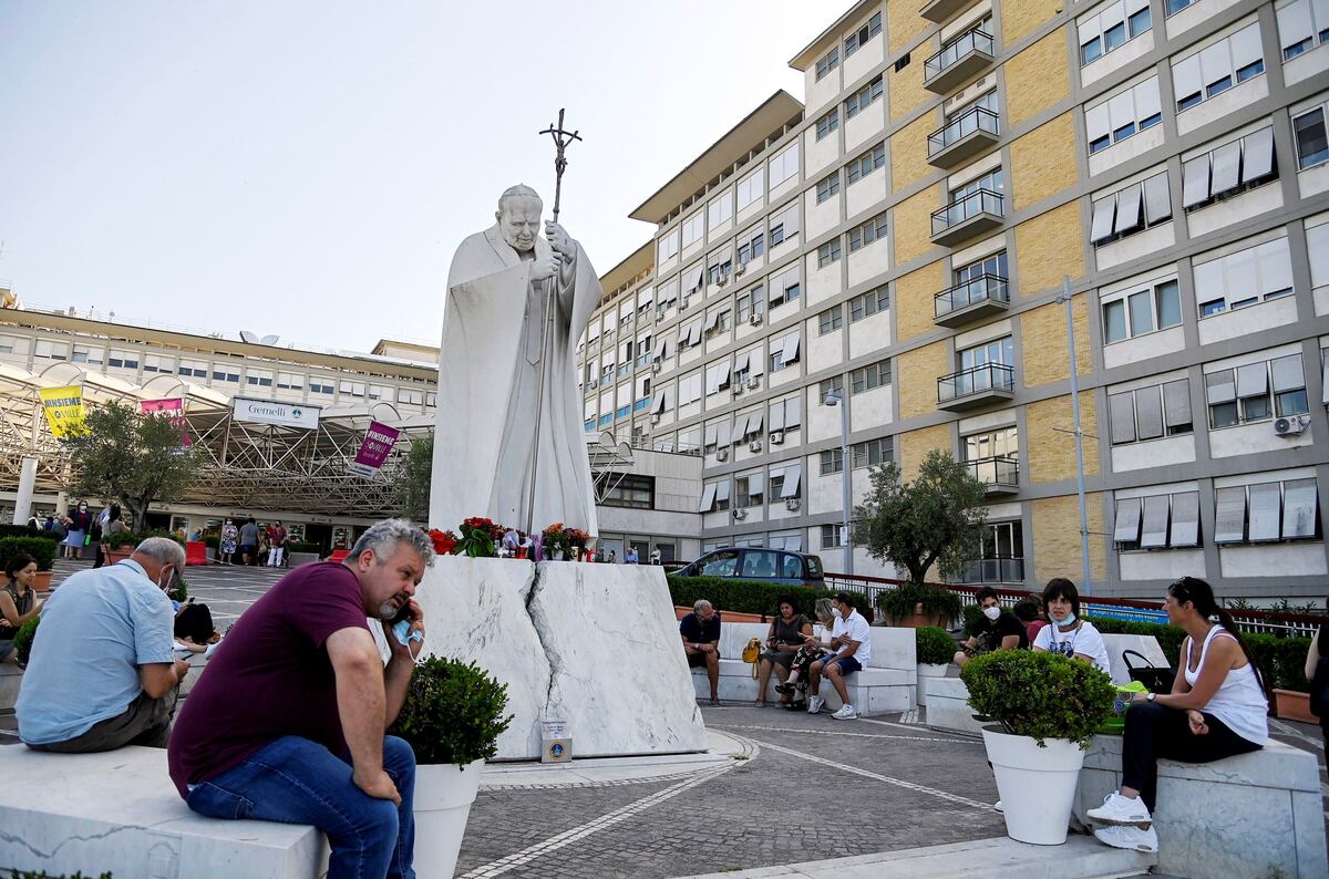Salud del papa Francisco: a tres días de la cirugía, tuvo algo de fiebre