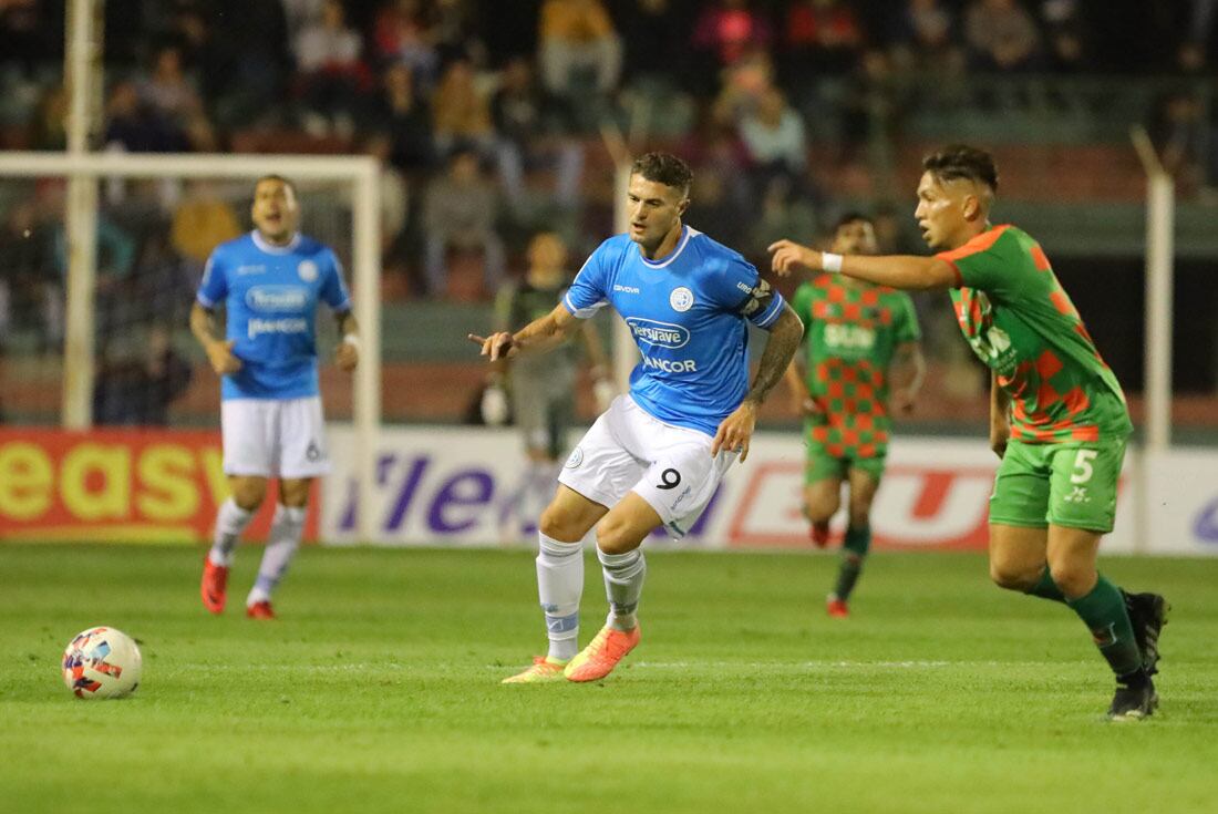 Pablo Vegetti, delantero de Belgrano, en el partido ante Agropecuario por la Primera Nacional. (Prensa Belgrano)