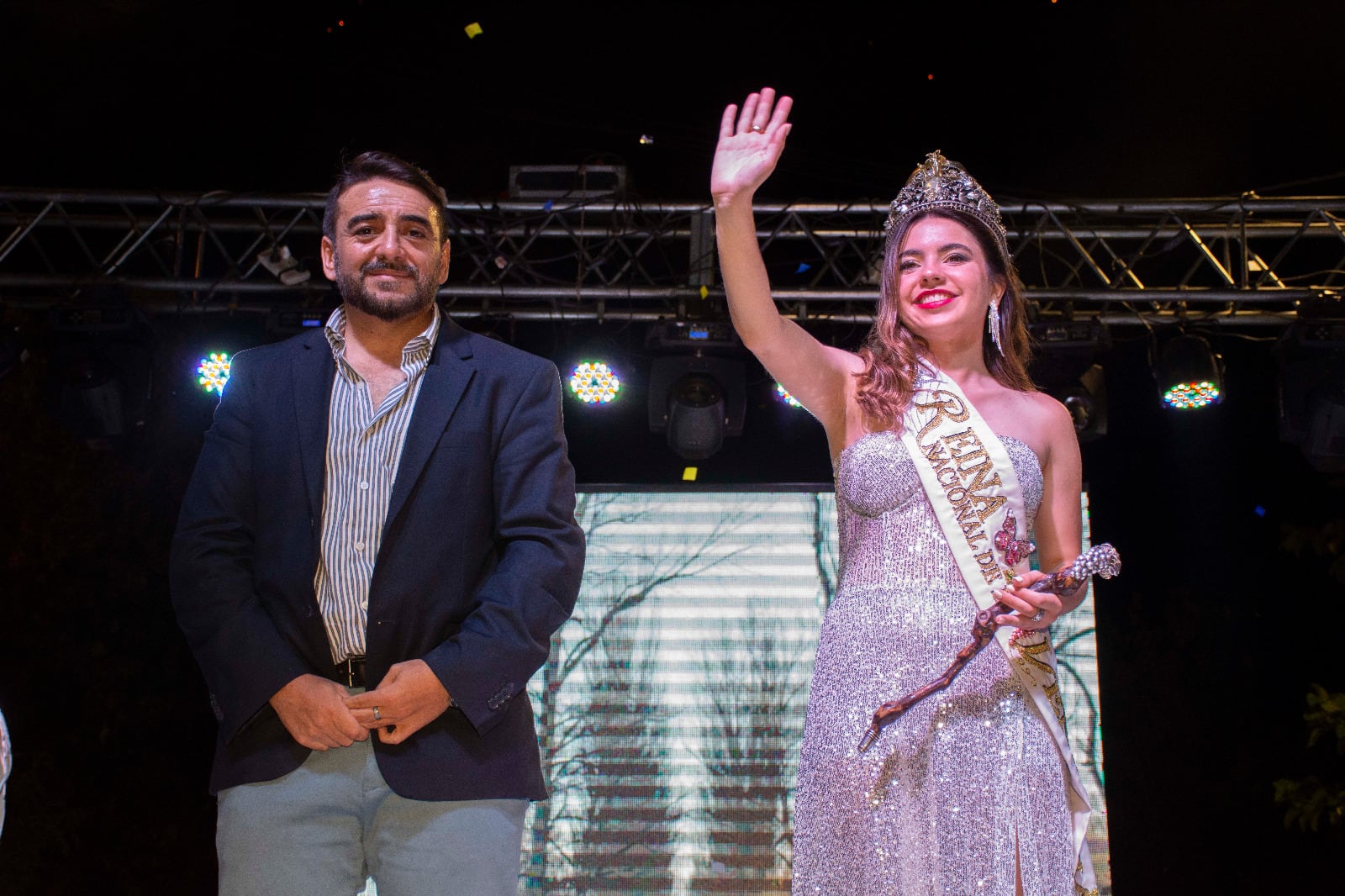 Ana Laura junto al intendente de La Paz Fernando Ubieta. 