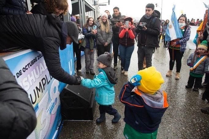 Vuoto encabezó el exitoso desfile por el 138° Aniversario de Ushuaia