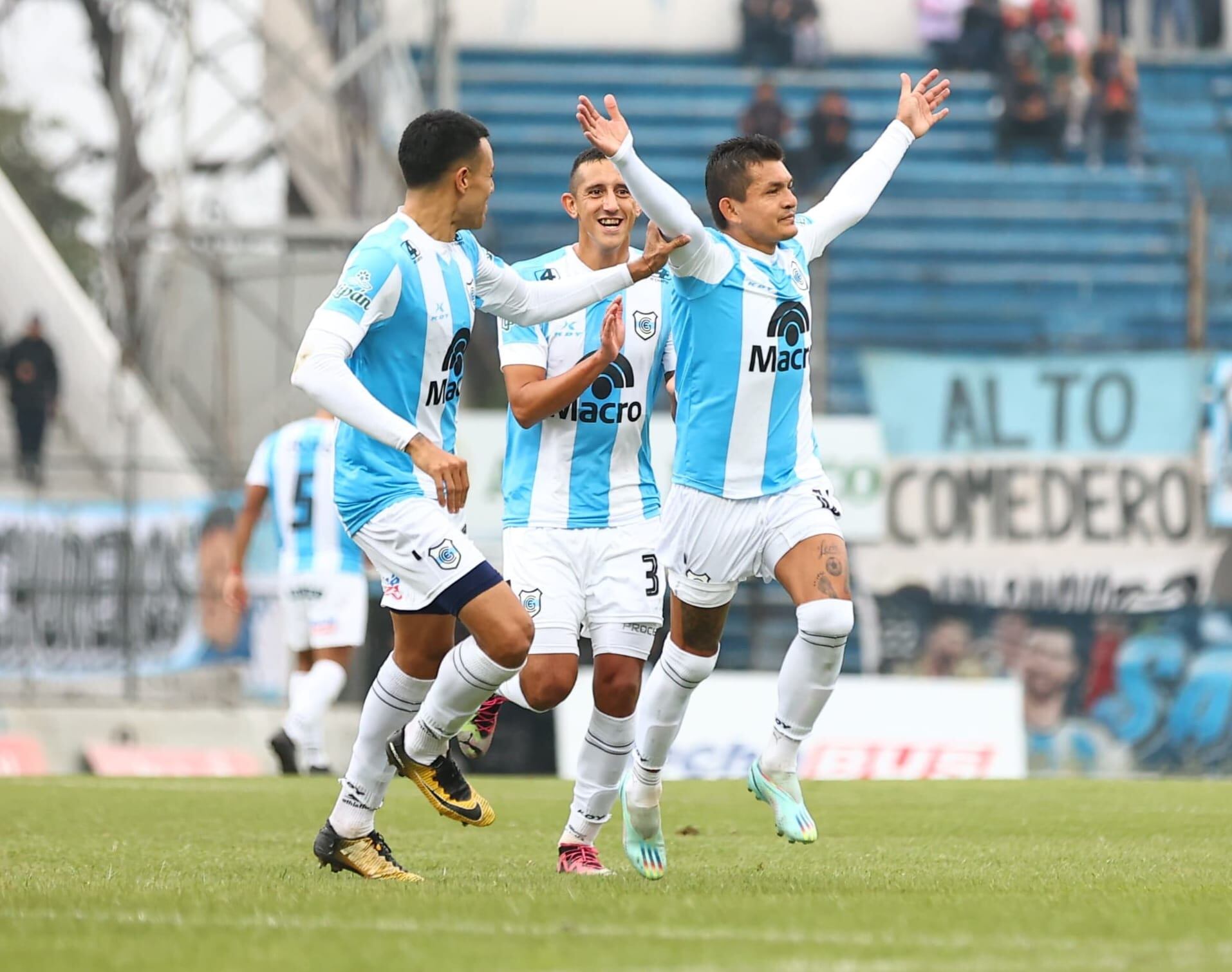 El autor del golazo del encuentro fue Luis “Pulga” Rodríguez, con un tiro libre exquisito al ángulo.