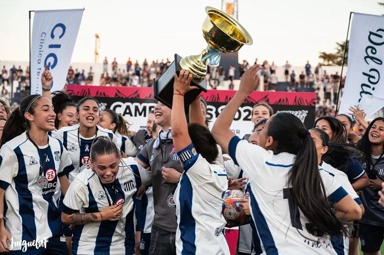 Natalia Grella de Arroyito campeona con Las Matadoras