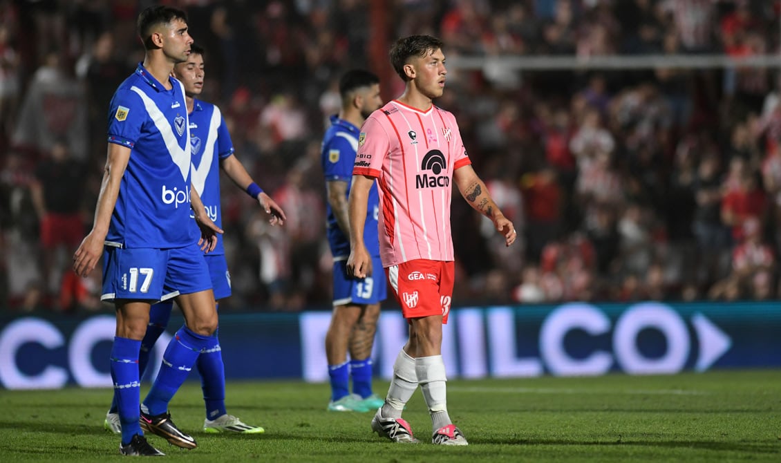 Klimowicz jugó los minutos finales del partido ante Vélez. Tras mucho sacrificio y luego de haber superado lesiones complejas se sacó las ganas de debutar (Foto: Facundo Luque / La Voz).