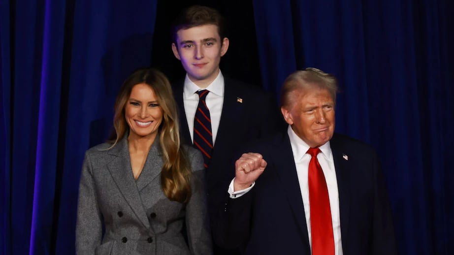 Barron Trump y su familia.