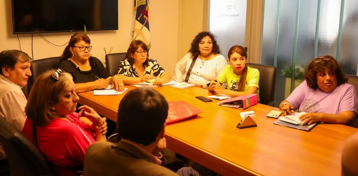 Dirigentes de sindicatos estatales de Jujuy que asistieron a la primera reunión de este lunes con el ministro Cardozo.