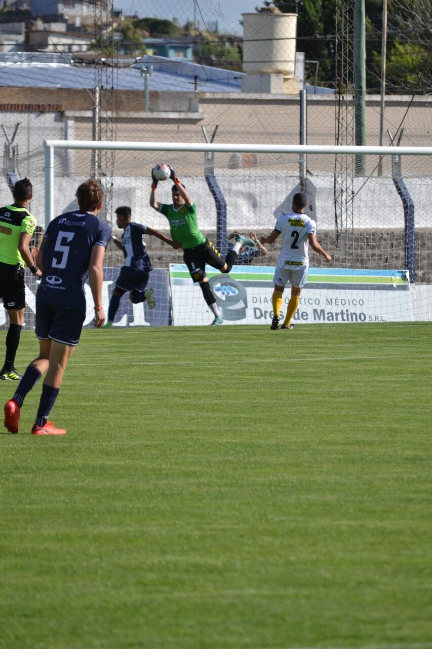 Así fue el partido entre Santamarina de Tandil y Tristán Suárez