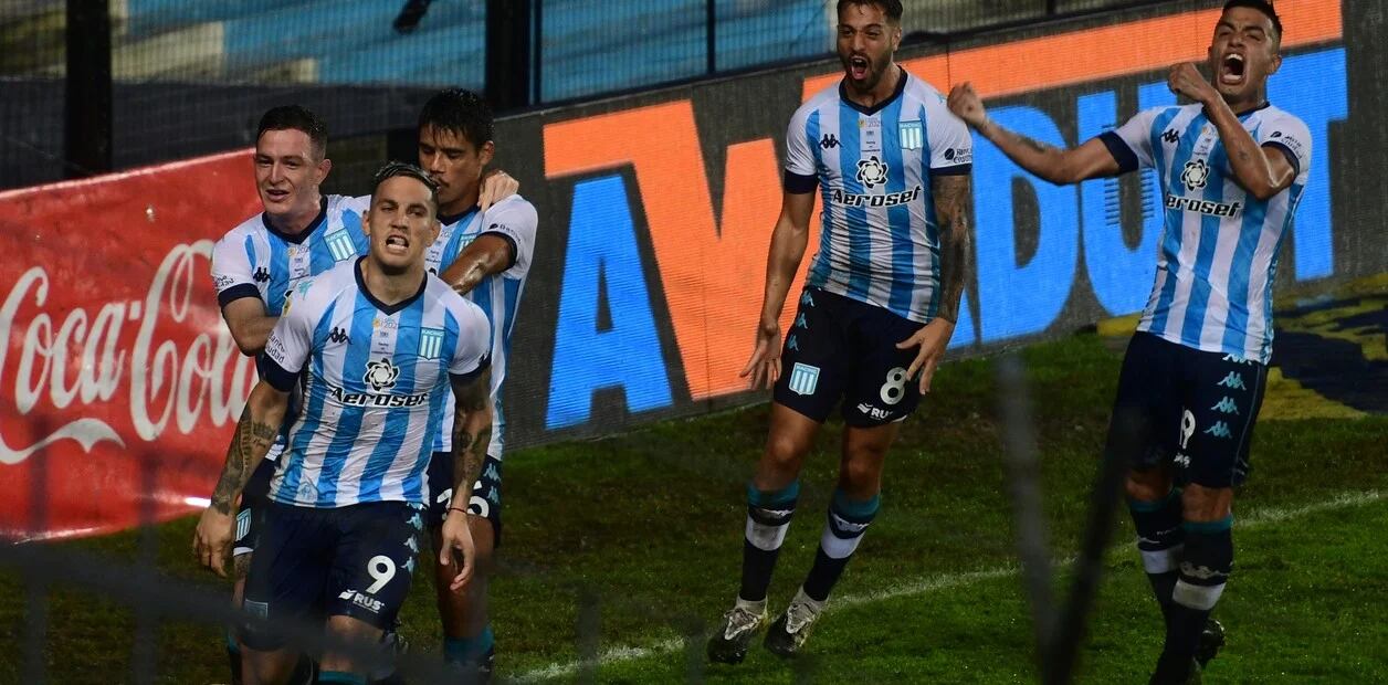 En el último minuto del tiempo de descuento, Racing Club, con un penal inexistente le ganó por 1-0 a Independiente. / Gentileza.