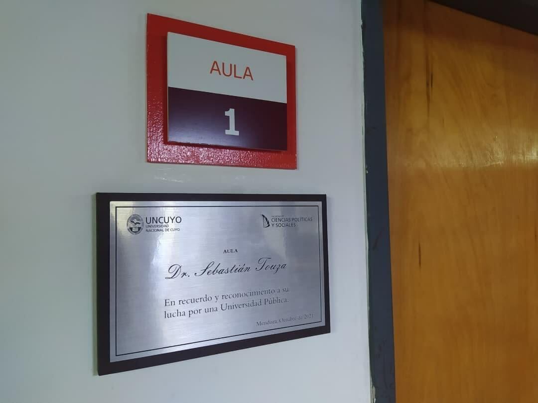 El aula 1 de posgrado lleva el nombre del profesor, para honrar su camino por la facultad.