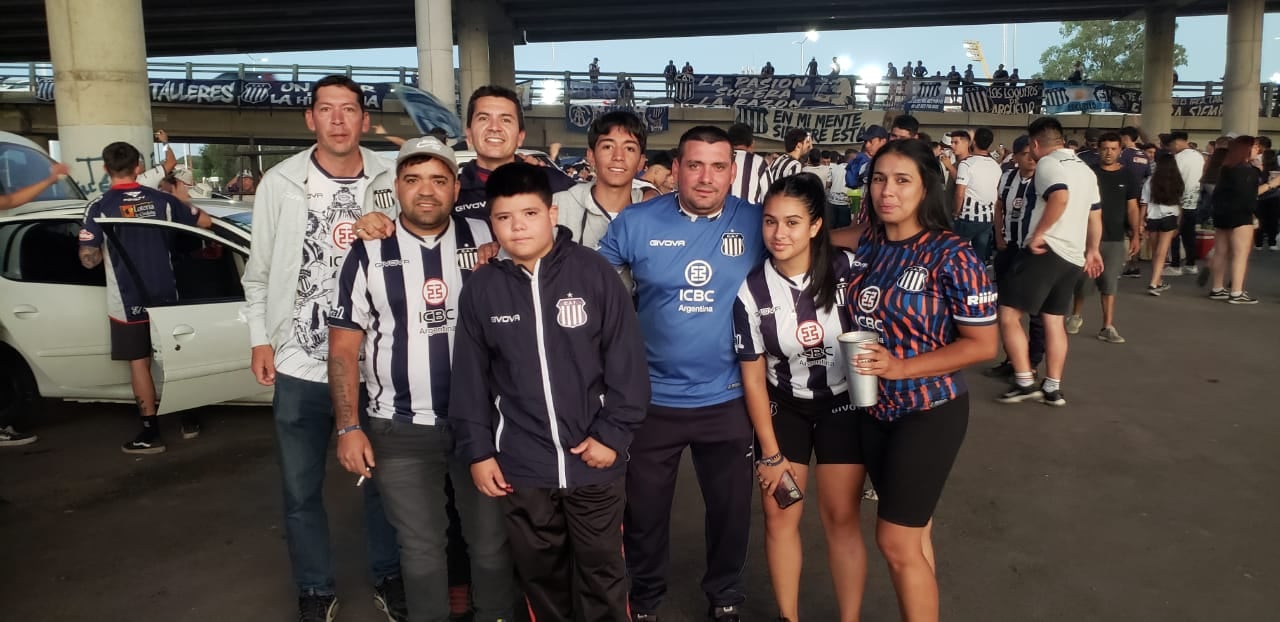 La previa en las afueras del estadio Mario Alberto Kempes.