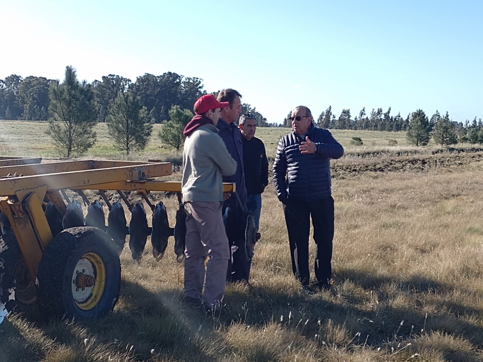 Tres Arroyos: Comenzaron los trabajos en las futuras canchas de fútbol y rugby en el Polo Educativo – Deportivo