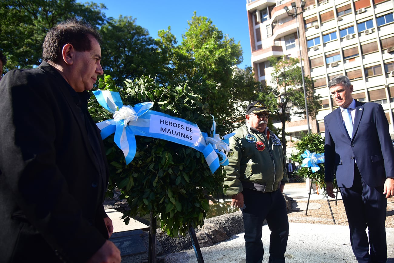 Acto por Malvinas en Córdoba: Passerini homenajeó a los héroes y los caídos en la guerra. (Pedro Castillo / La Voz)