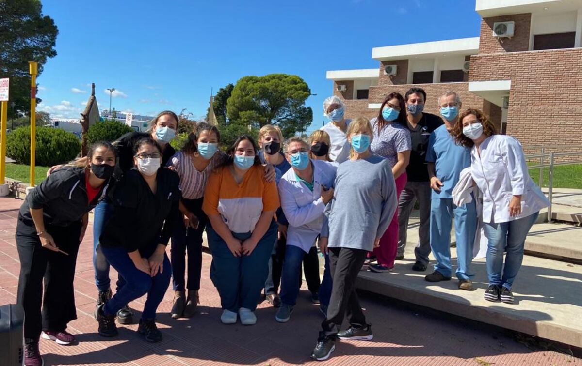 Personal de la Salud de la Clinica Regional Arroyito interpretaron el video Jerusalema