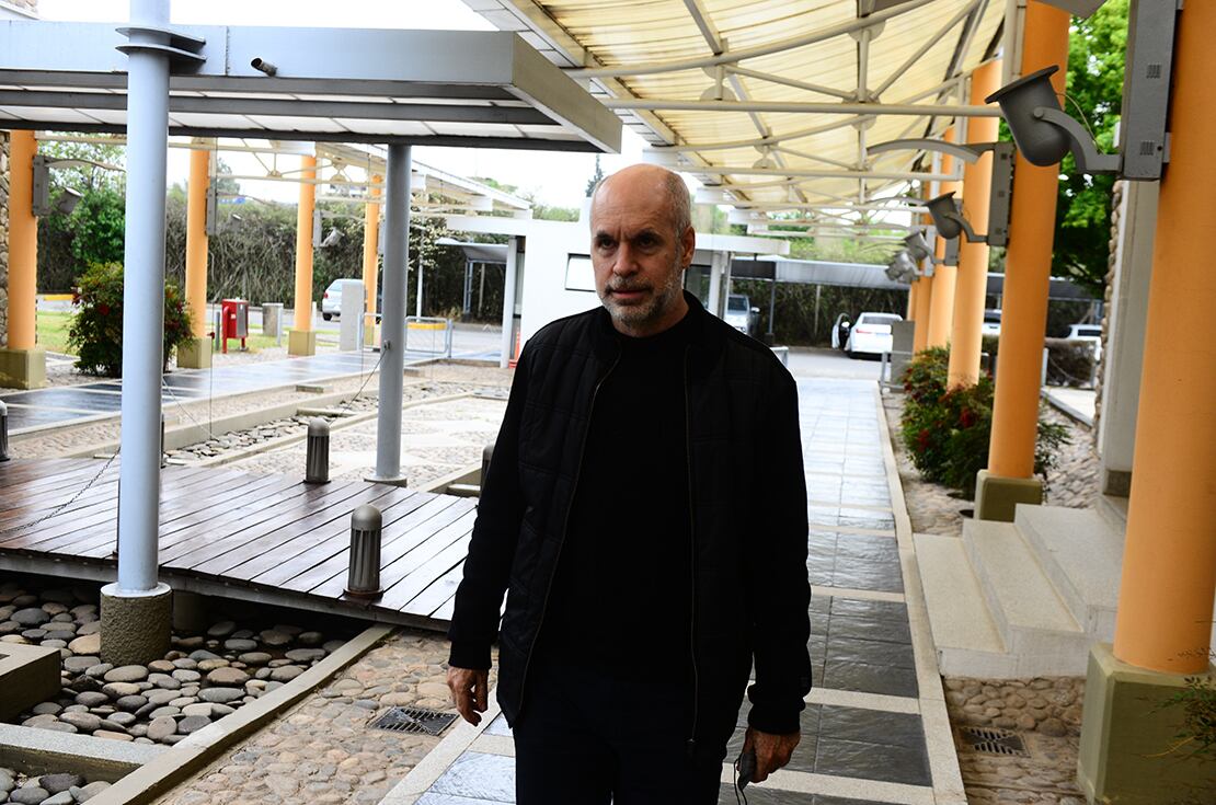 El Gobierno Nacional ya convocó al jefe de Gobierno porteño, Horacio Rodríguez Larreta para una reunión a fin de tratar el traspaso de los colectivos y la quita de los subsidios.