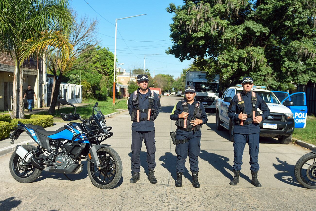 Peritos de Gendarmería Nacional trabajaban en la búsqueda de los restos de Cecilia Strzyzowski, desaparecida el 2 de junio último en Resistencia, mediante la utilización de un georradar en la casa de Emerenciano Sena y su esposa Marcela Acuña, donde se presume que fue la escena primaria del crimen de la joven. 