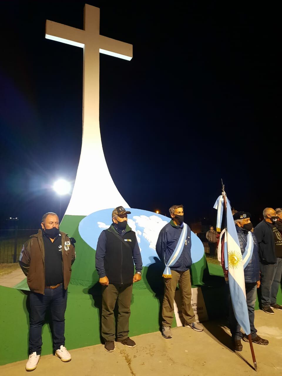 Orgullosos: los veteranos de Malvinas durante la vigilia por el 2 de abril. 