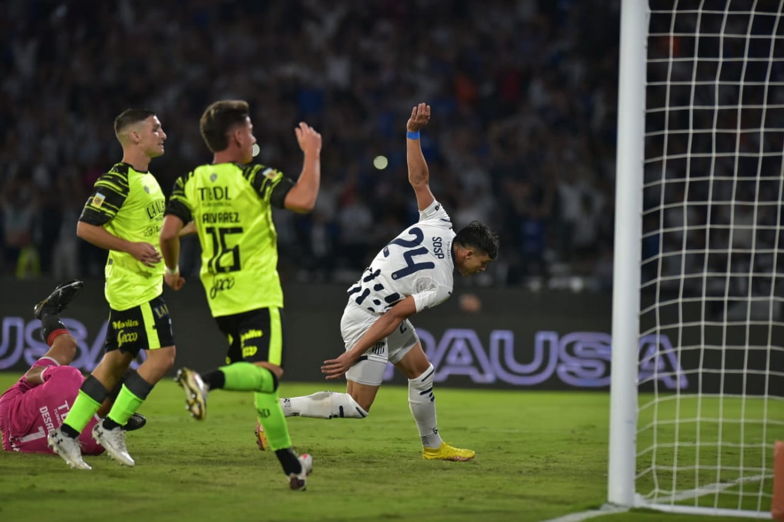 Talleres derrota a Barracas Central en el Estadio Mario Alberto Kempes. (Facundo Luque / La Voz)