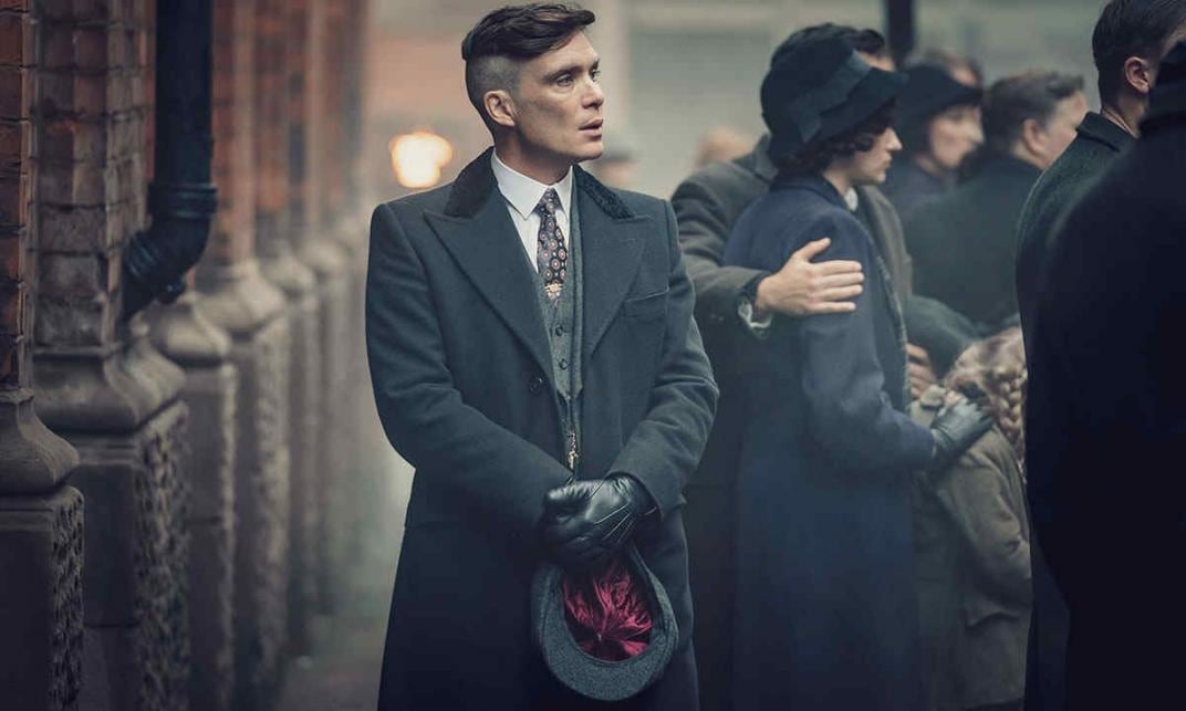 El actor Cillian Murphy interpreta a Tommy Shelby en la serie "Peaky blinders"