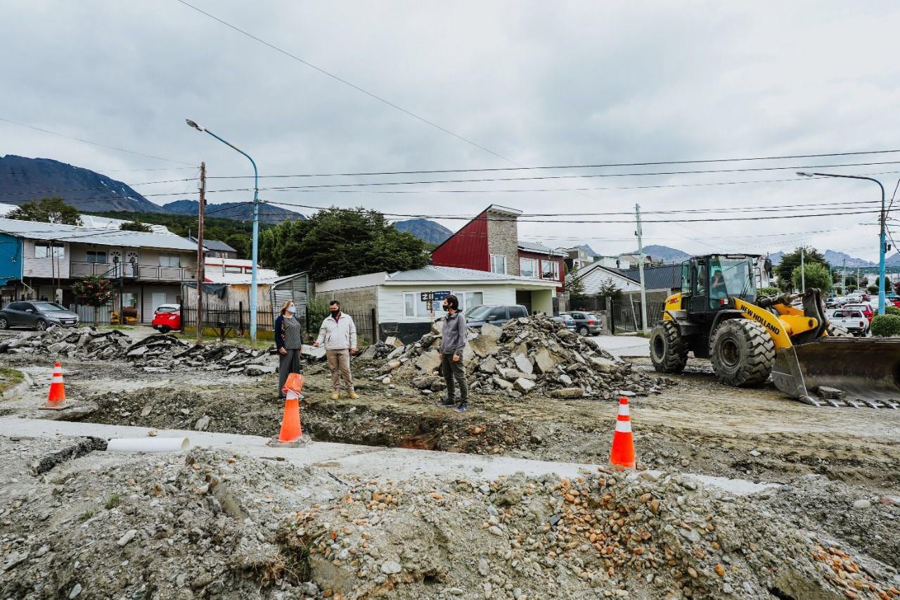 La Municipalidad de Ushuaia realiza trabajos en la calle Pontón Río Negro.