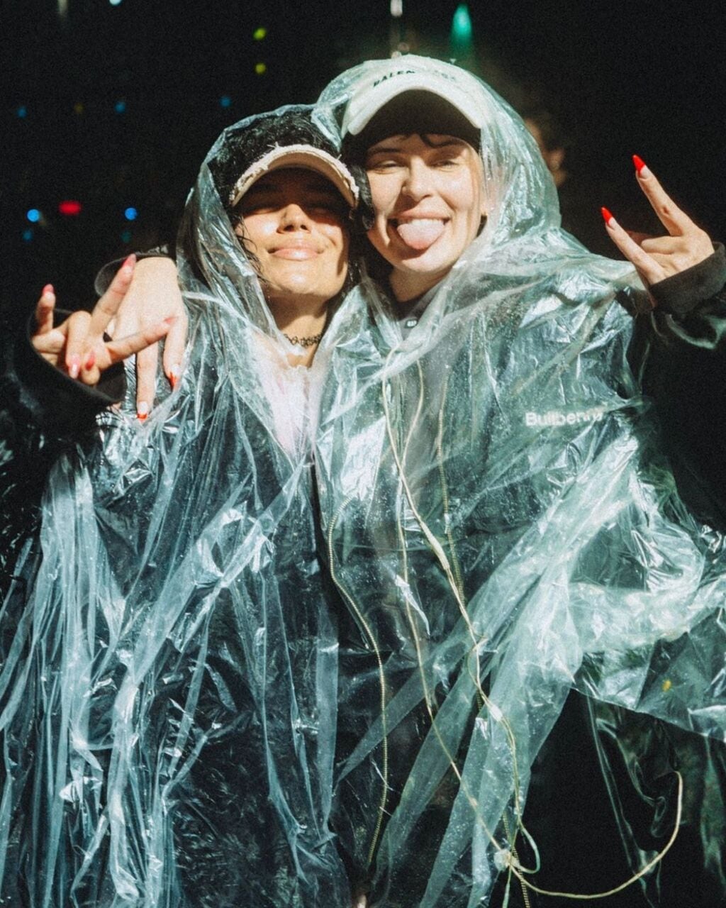 Karol G junto a Nathy Peluso en el Estadio Vélez