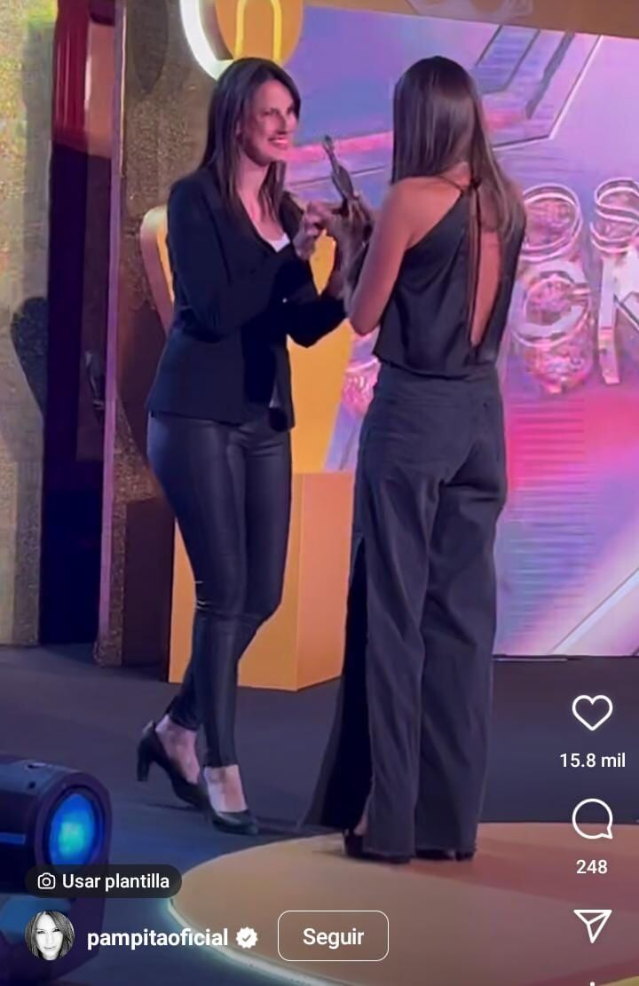 Pampita recibió un premio por su popularidad en las redes