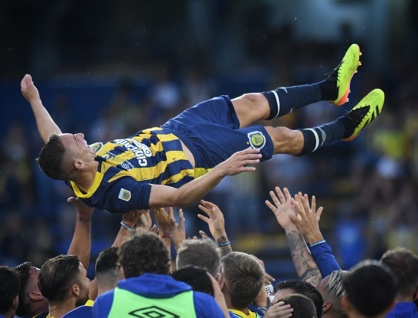 El plantel festejó el adiós del artillero dentro de la cancha.