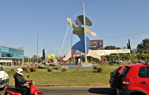 La mujer urbana es una de sus obras que quedará para siempre en Córdoba.