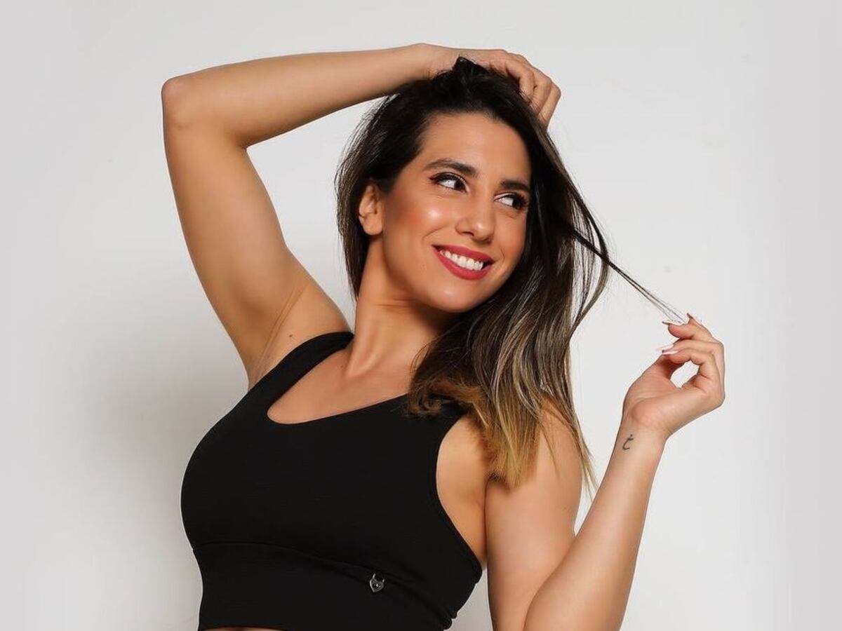 Cinthia Fernández posó con su nueva colección desde diferentes ángulos: microbikini y malla enteriza cavada
