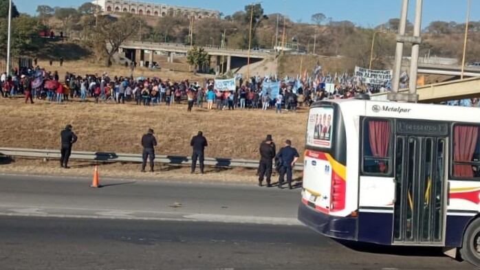 Cuatro piquetes se registró este miércoles en Jujuy, uno de los cuales permaneció en la RN 66 en proximidades del acceso sur a la capital provincial.