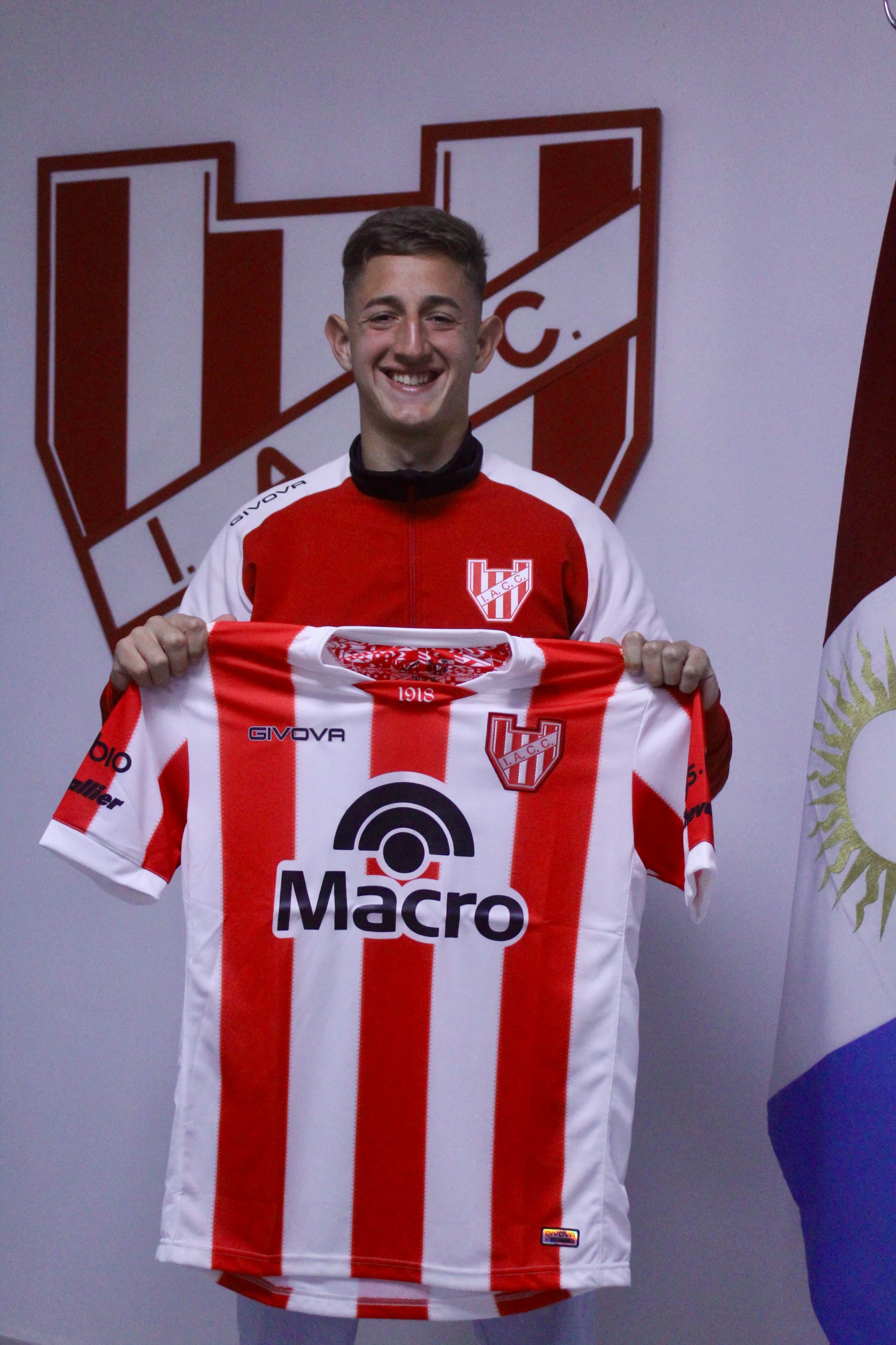 Nicolás Dubersarsky mejoró y amplió su contrato con Instituto. (IACC).