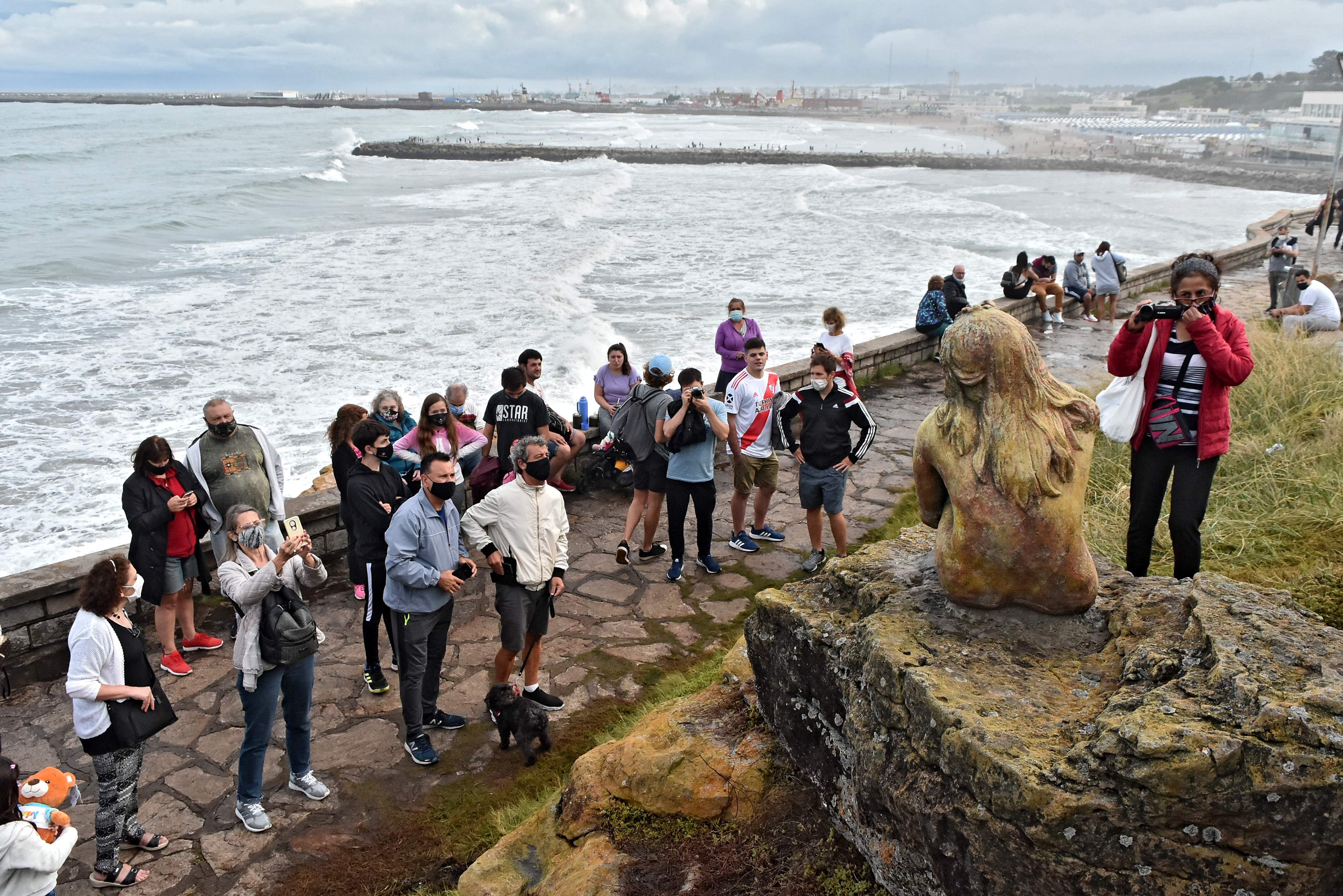 Mario Magrini, autor de la escultura en Mar del Plata