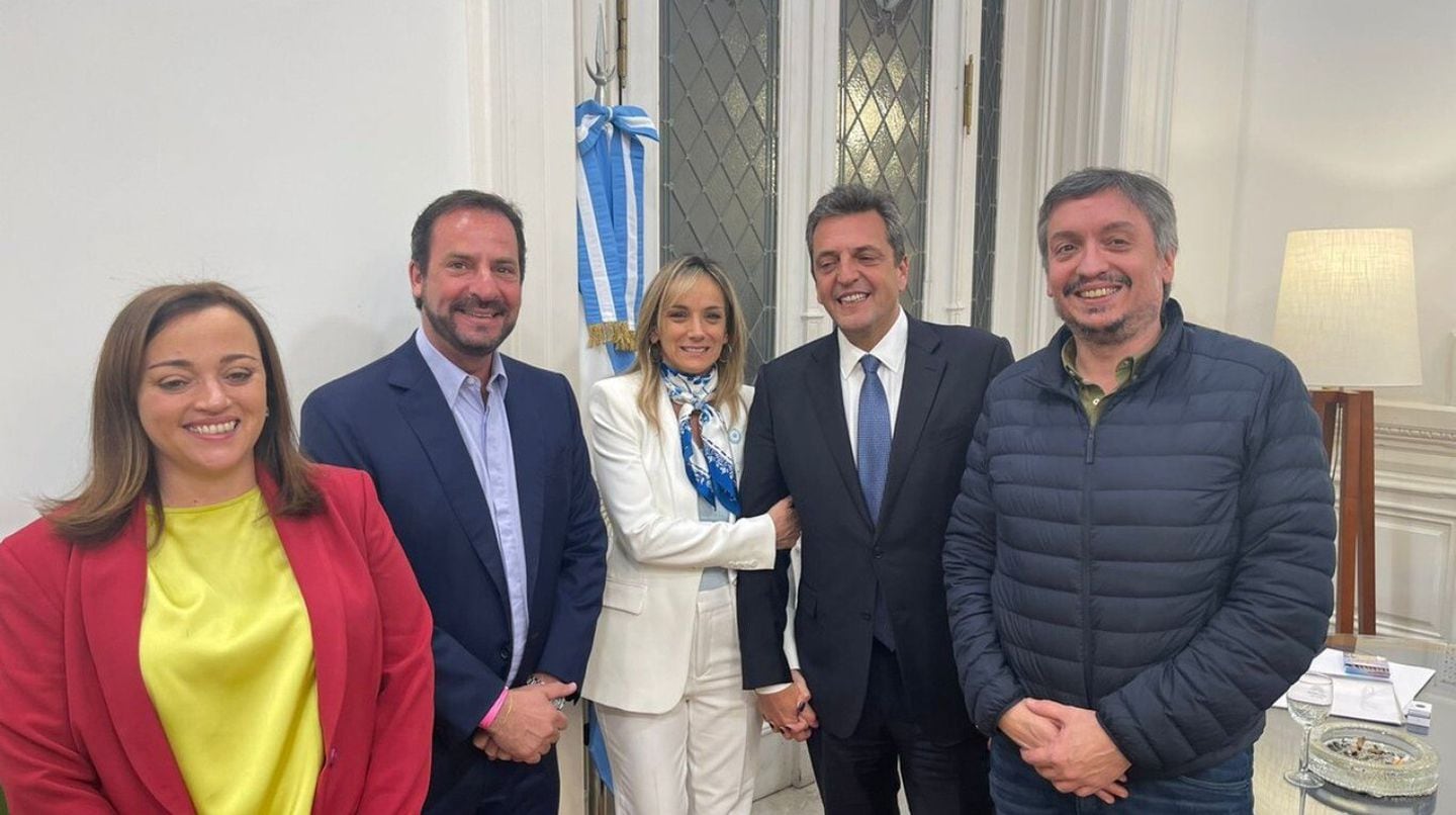 La foto de Sergio Massa en Diputados con un cenicero lleno de colillas que se volvió viral.